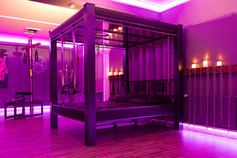 Dark Elements Bondage Bett - BDSM Mietstudio, Fetisch, Mietstudio